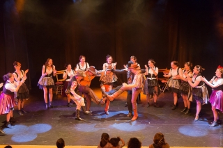 adj_esprit_rouge_103 adj_esprit_rouge_103