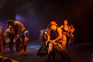 adj_esprit_rouge_105 adj_esprit_rouge_105