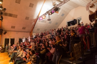 adj_esprit_rouge_121 adj_esprit_rouge_121