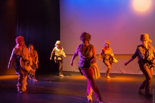 adj_esprit_rouge_18 adj_esprit_rouge_18